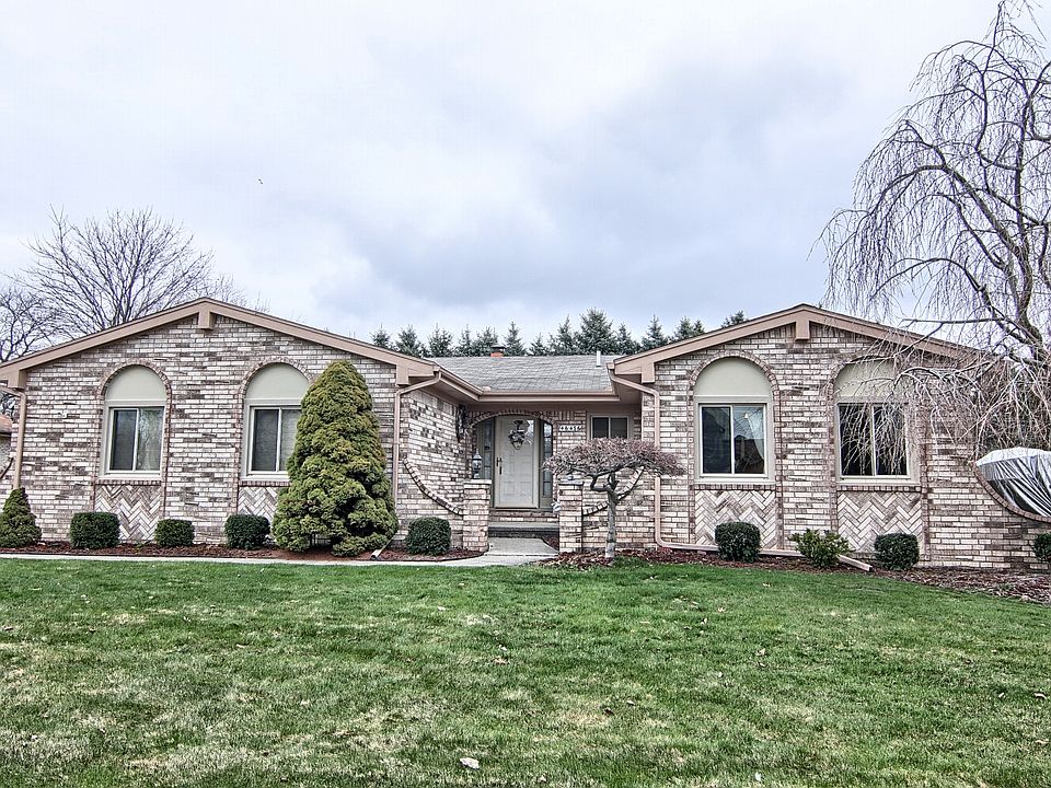 1st image of 46476 Houghton Dr
