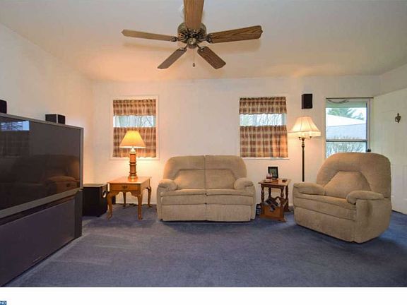 3rd image of 217 Canterbury Ct