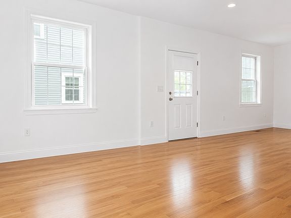 4th image of 78 Durnell Ave