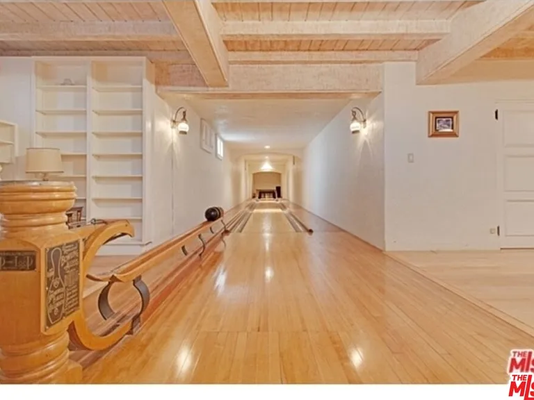 725 N Foothill Rd — Photo 40