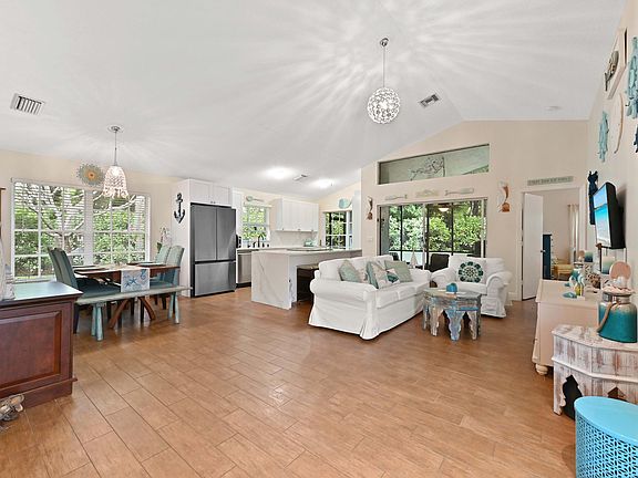 5th image of 292 Sherwood Forest Drive