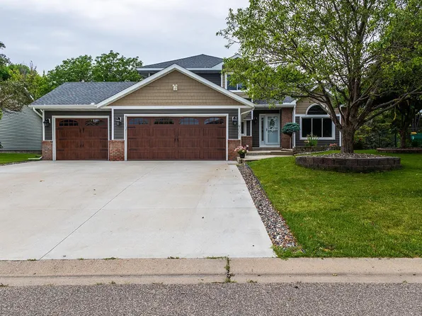 9007 Regent Pkwy, Minneapolis, MN 55443