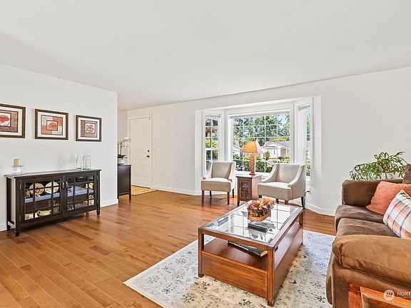 3rd image of 610 136th Street E