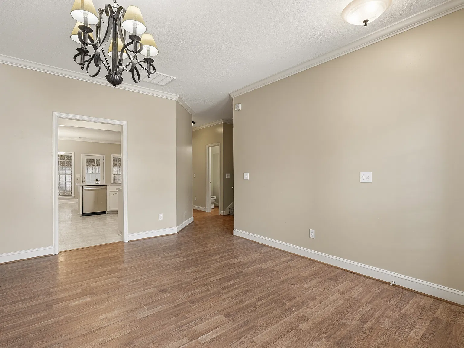 3 bed, 2.5 bath, 1840 sqft, $1,950 — Photo 2