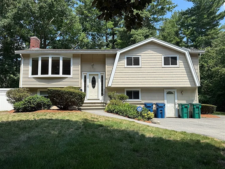9 Brookdale Cir — Photo 1