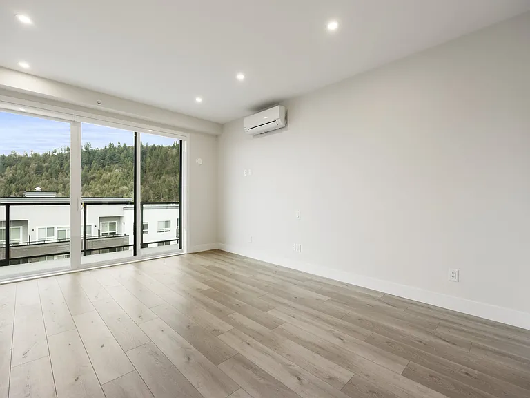 45511 Campus Dr — Photo 41