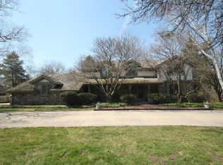 355 Bunker Hill Dr, Brookfield, WI 53005