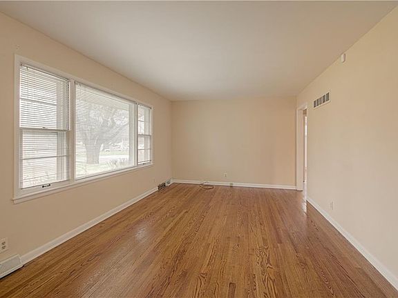 5th image of 8413 Kentucky Ave