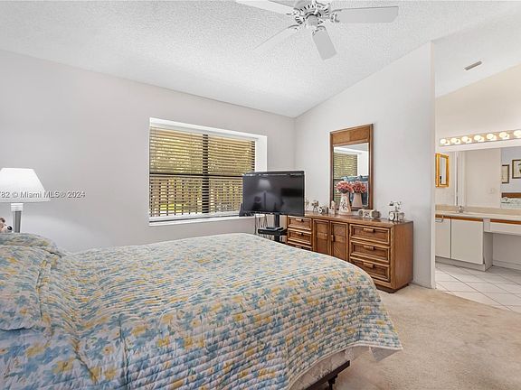 4th image of 4557 Carambola Cir S #27252
