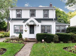 181 Asbury Ave, Westbury, NY 11590