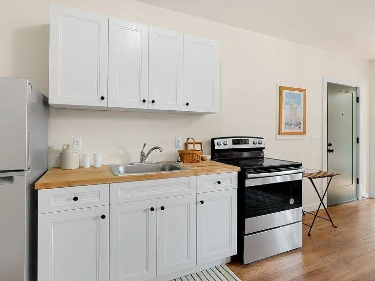 1241 Hubbard St #306 — Photo 4