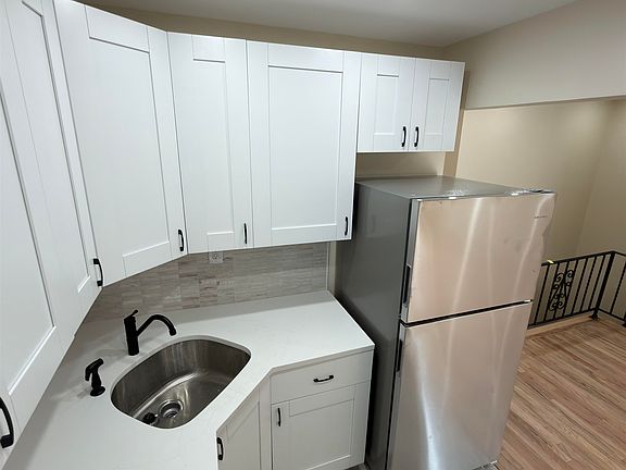 3rd image of 810 23rd St Floor 3