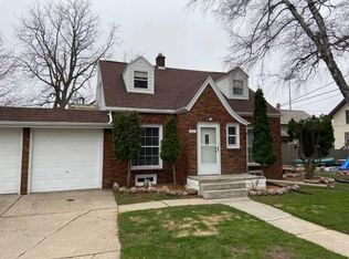 1221 W Oklahoma St, Appleton, WI 54914