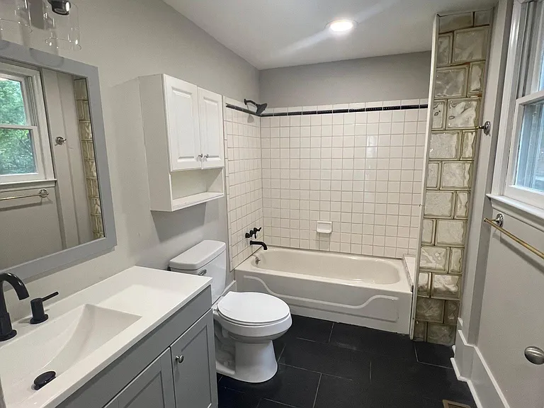 221 N Lee St — Photo 14