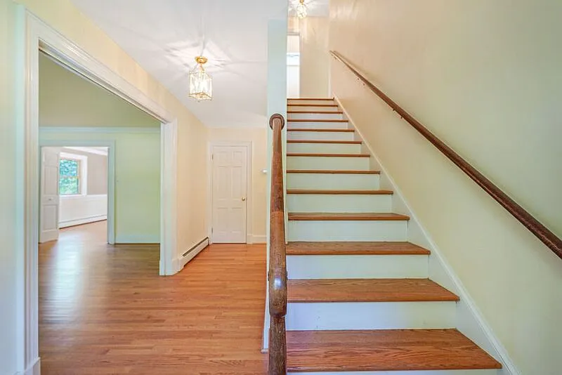 5 bed, 3.0 bath, 4400 sqft, $3,500 — Photo 4