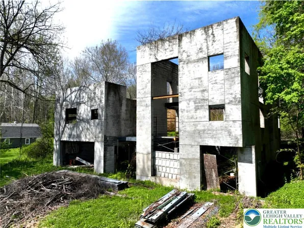 4318 1st Ter, Bangor, PA 18013