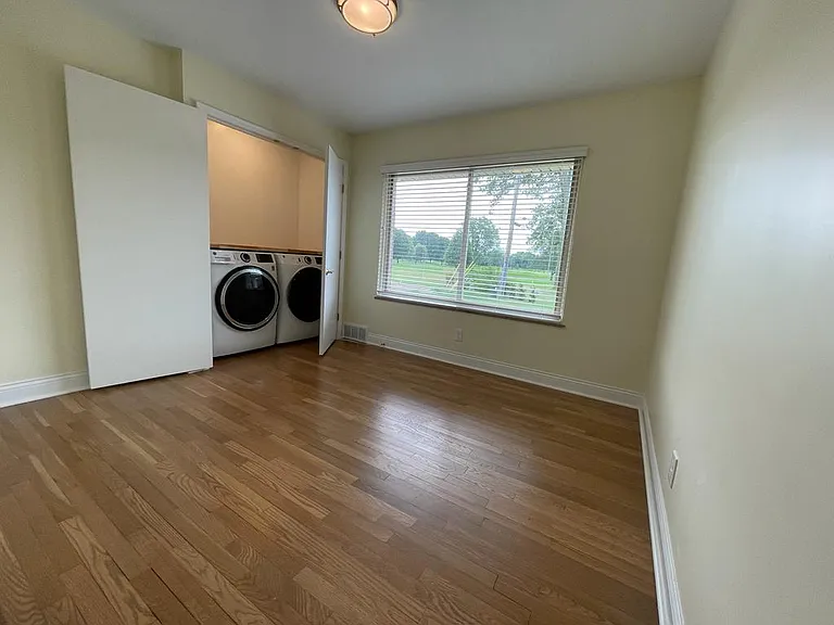 1533 Cambridge Rd — Photo 2