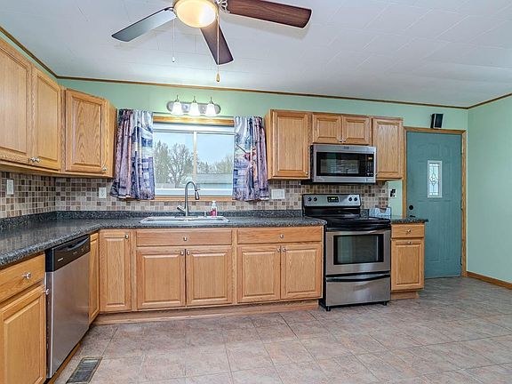 3rd image of 701 Cottage St