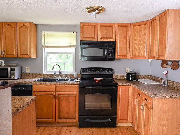 4th image of 67 Lake Forest Dr