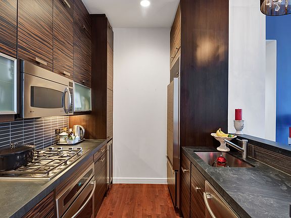 5th image of 101 W 24th St APT 6H
