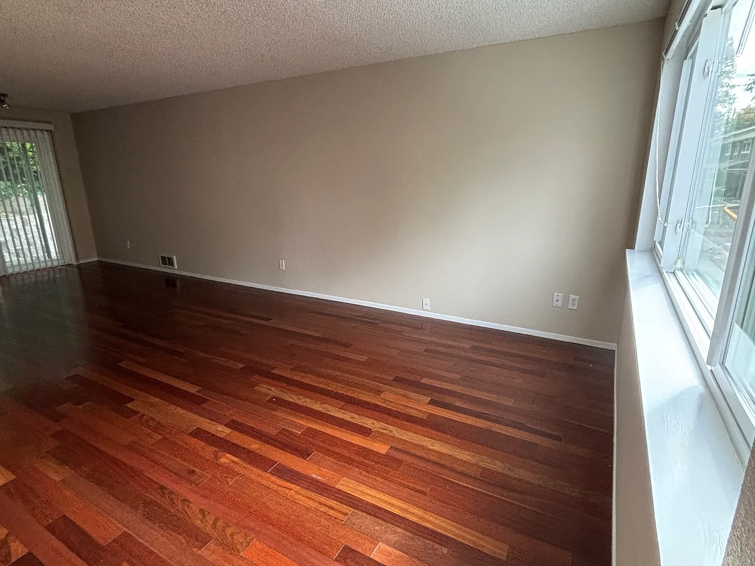 2 bed, 1.5 bath, 1000 sqft, $1,900 — Photo 2