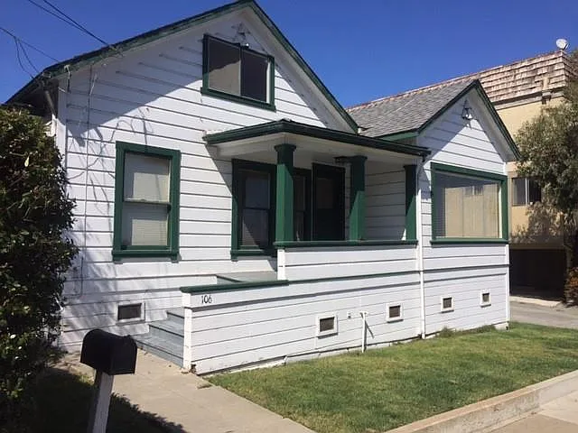 106 8th St photo 1