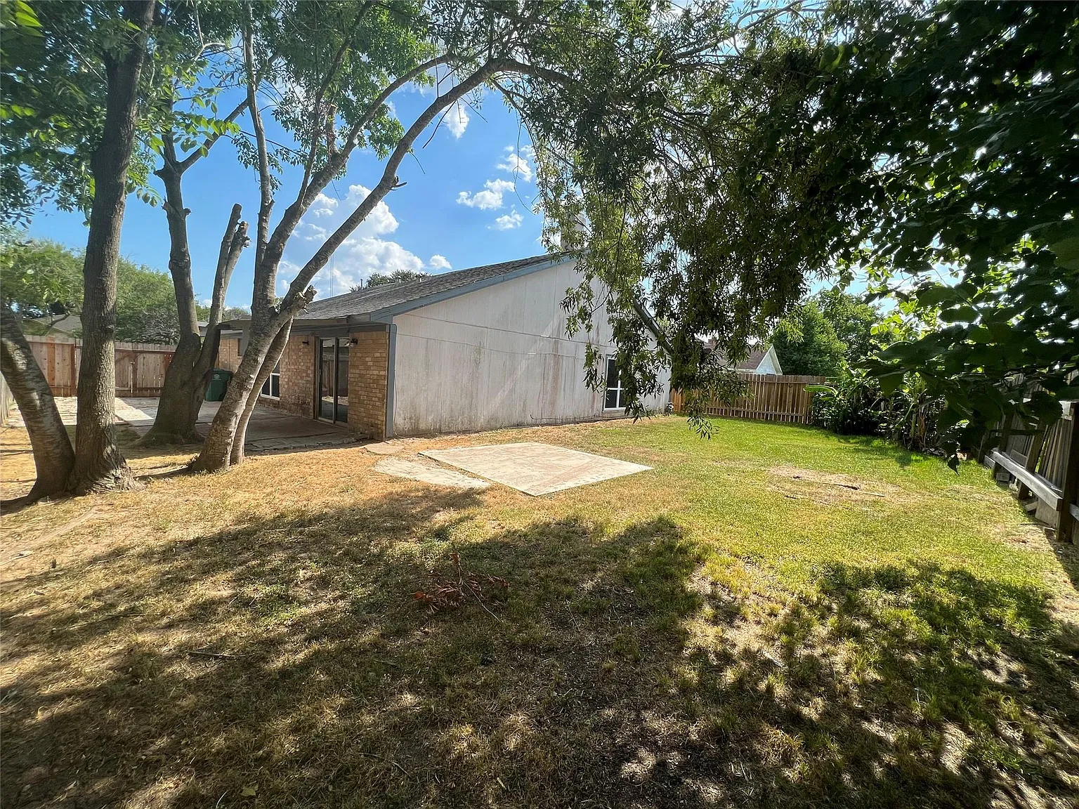 3 bed, 2.0 bath, 1960 sqft, $1,950 — Photo 4