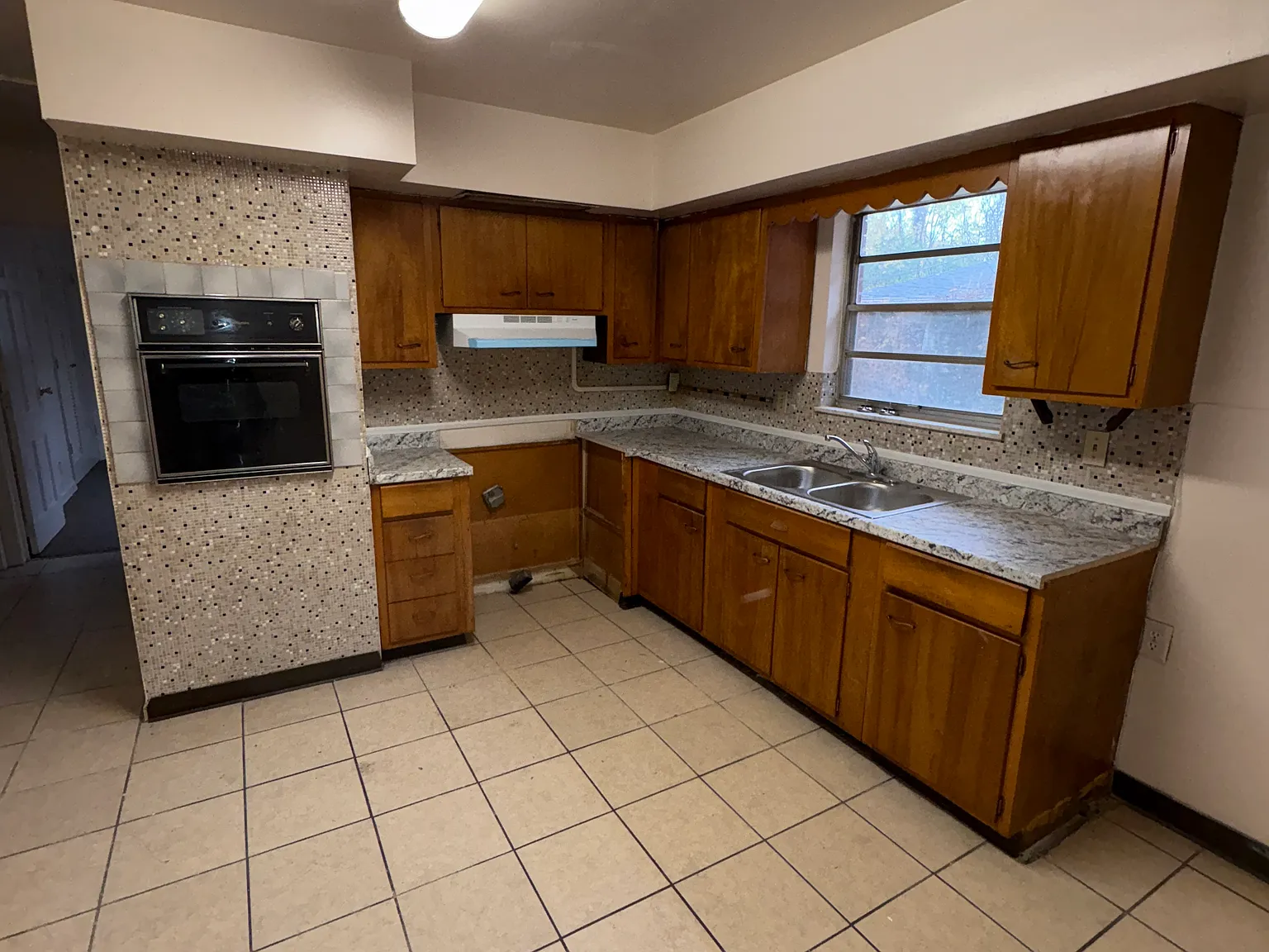 2 bed, 918 sqft, $735 — Photo 2