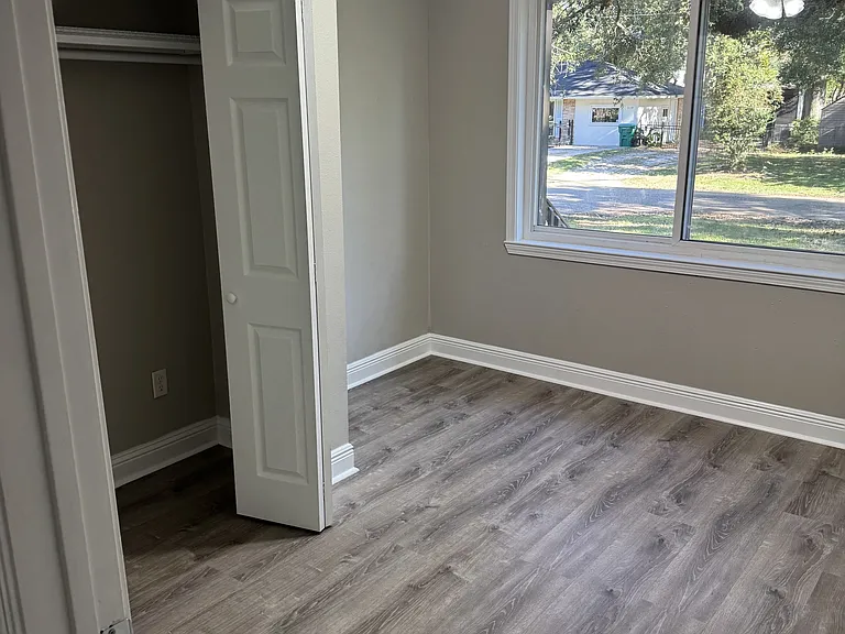 212 Hazelnut St — Photo 5
