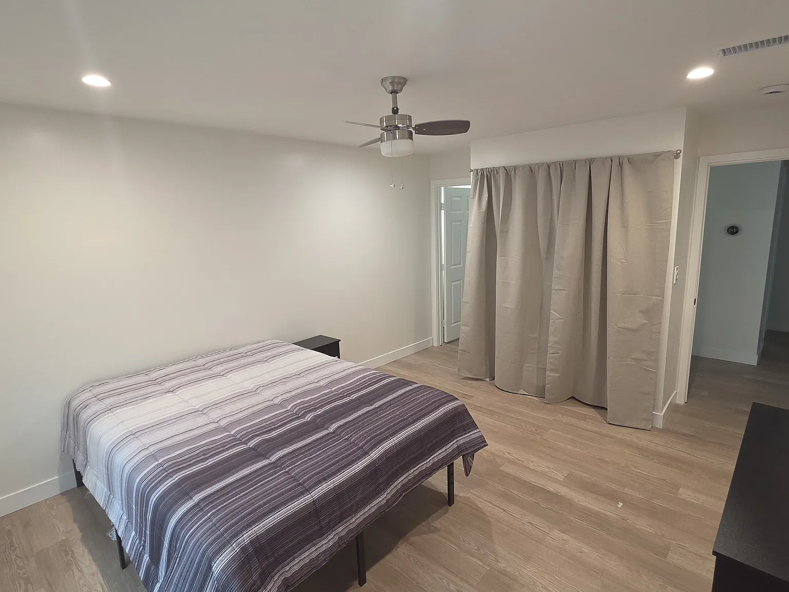 3 bed, 1100 sqft, $1,300 — Photo 4