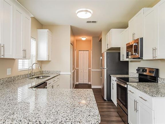 5th image of 3102 Queen Alexandria Dr