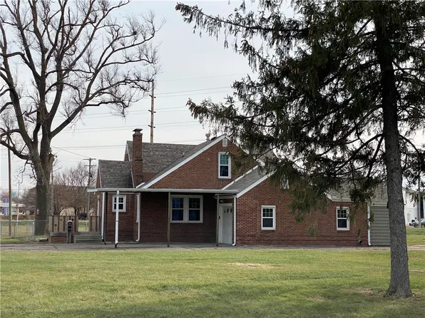 1821 Olive Ave, Mattoon, IL 61938