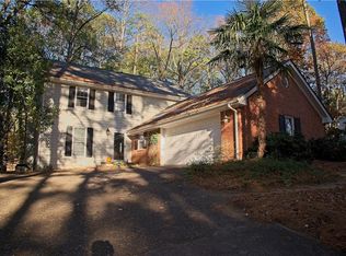 425 Hackberry Ln, Roswell, GA
