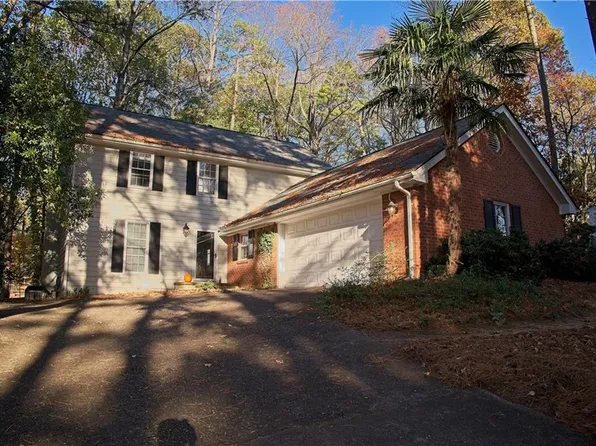 425 Hackberry Ln, Roswell, GA 30076
