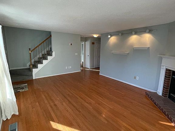 3rd image of 224 Georgetown Dr #224