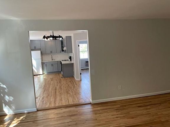 3rd image of 1458 E 70th St #1