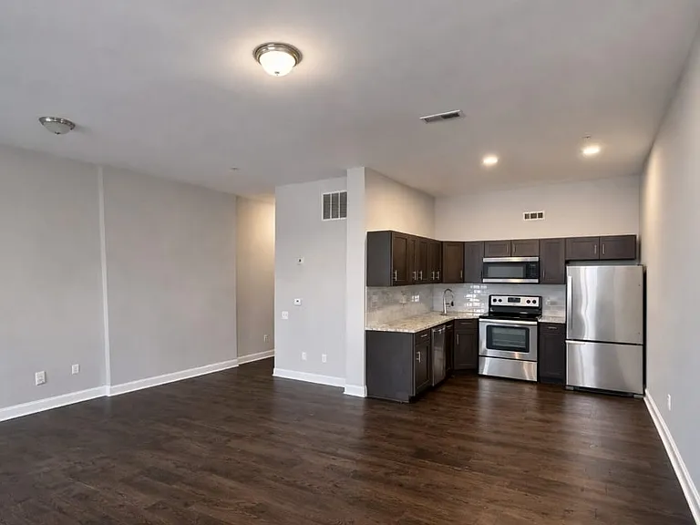 1422 W Girard Ave #1F — Photo 2