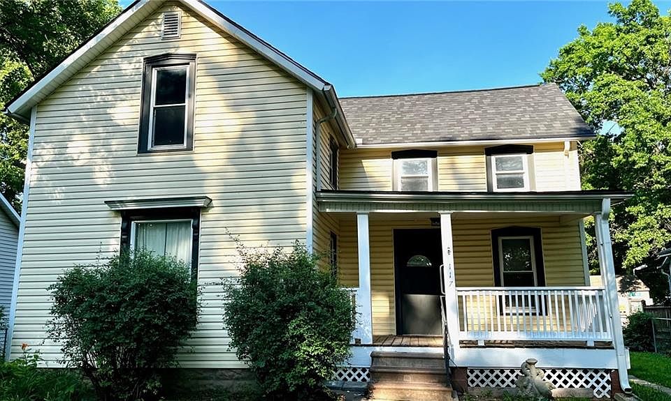 1st image of 117 S Elm St