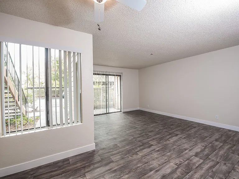 Crossbrook Apartments — Photo 17