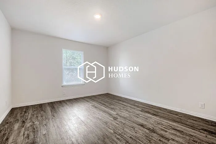 223 W Baxter St — Photo 9