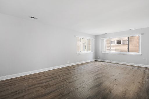 3rd image of 2333 W Lunt Ave APT 203