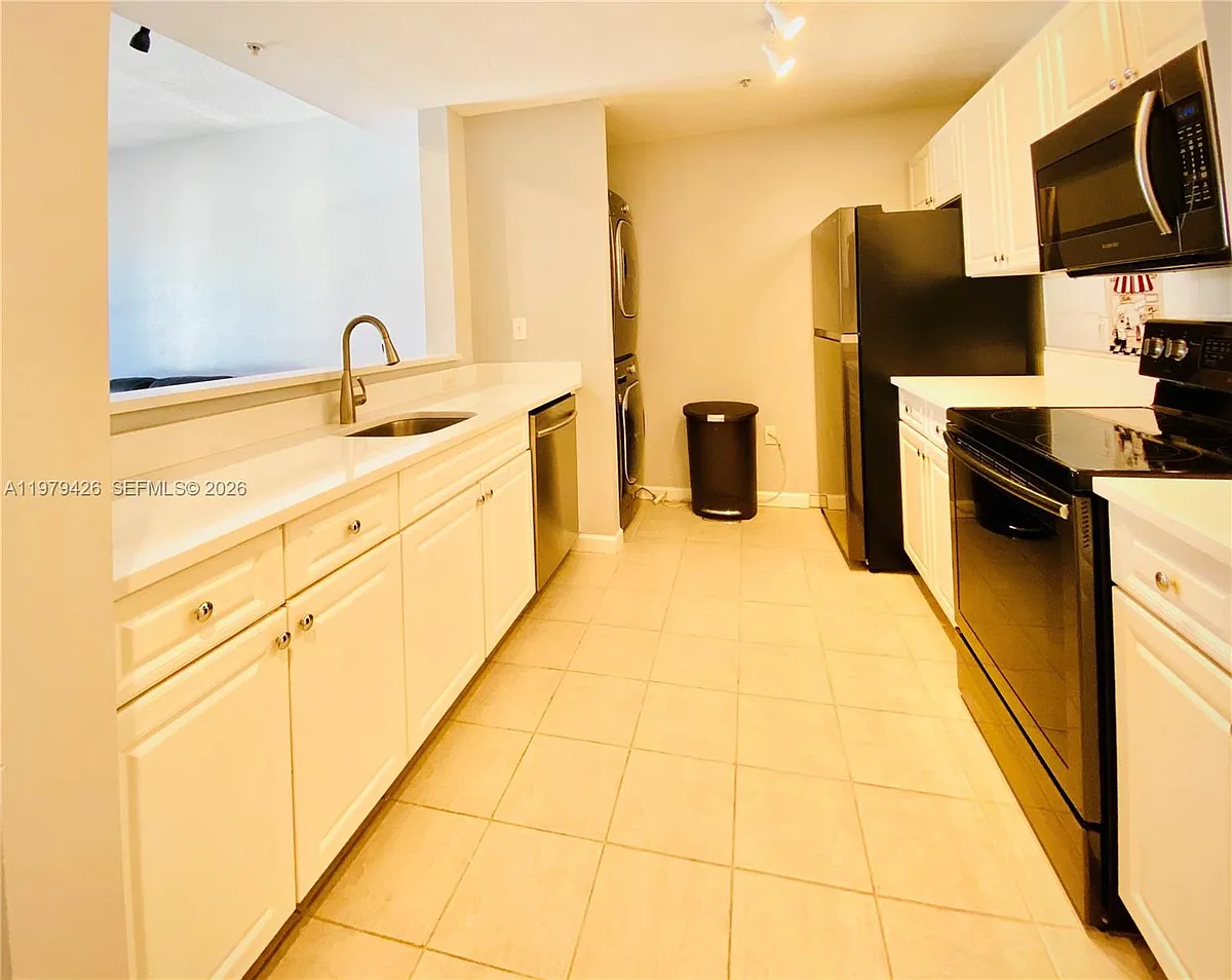 Building Photo - 1200 Town Center Dr #422
