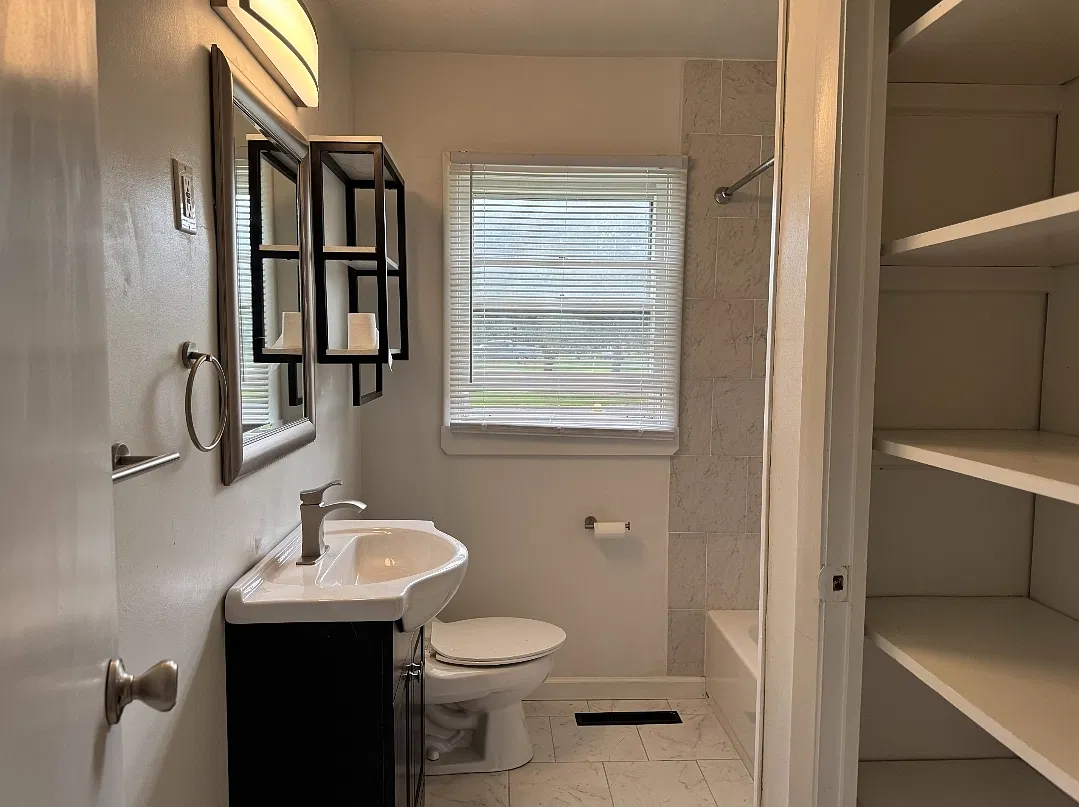 3 bed, 1.5 bath, 800 sqft, $1,800 — Photo 4