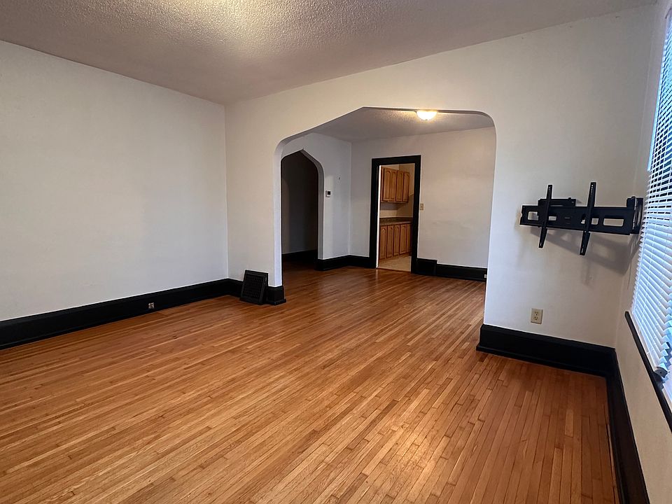 1st image of 991 Smith Ave S