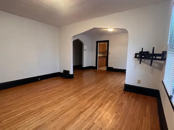 991 Smith Ave S, West St Paul, MN 55118