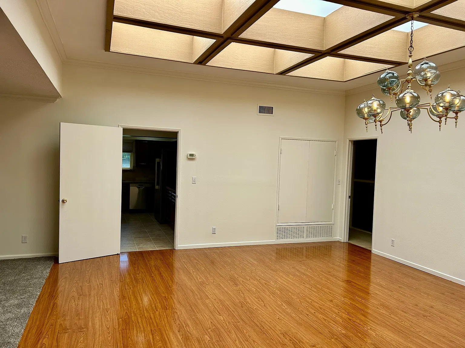 4 bed, 2278 sqft, $5,695 — Photo 4