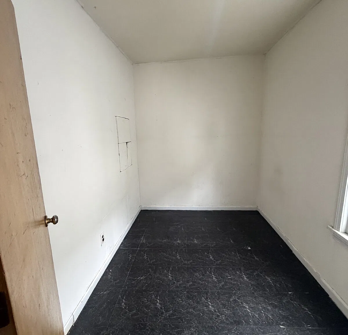 2 bed, 1.0 bath, $950 — Photo 4