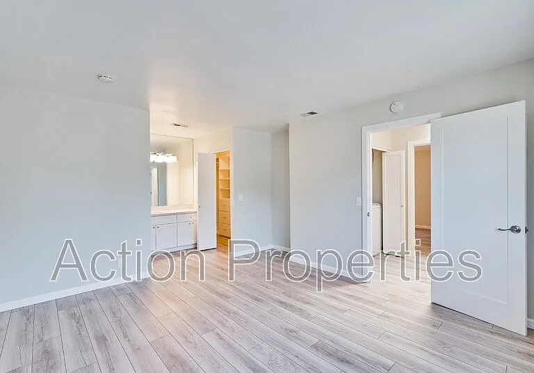 2091 San Luis Ave #8 — Photo 16