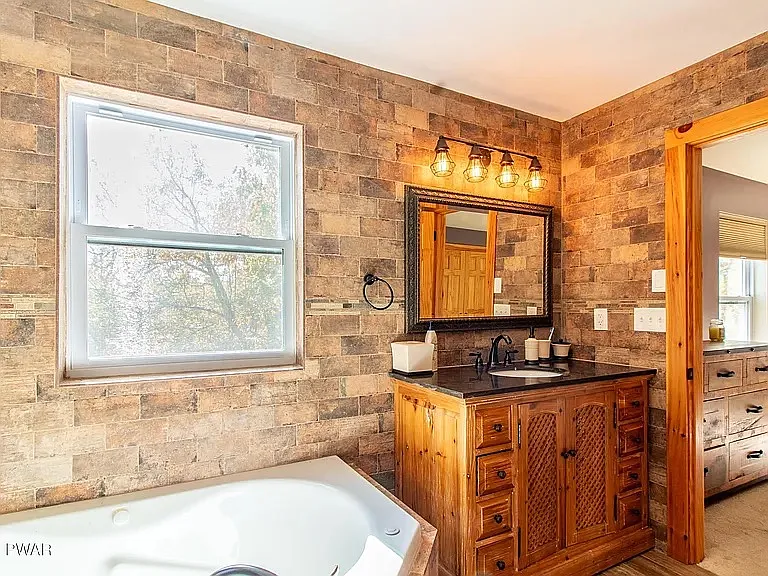 111 Woodcrest Dr — Photo 15