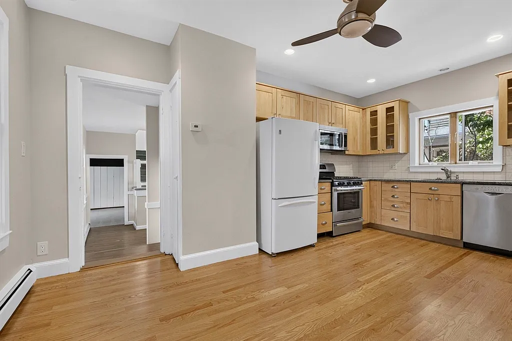 1 bed, 1.0 bath, 1200 sqft, $2,300 — Photo 1